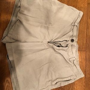 Banana Republic khaki shorts 32” relaxed fit